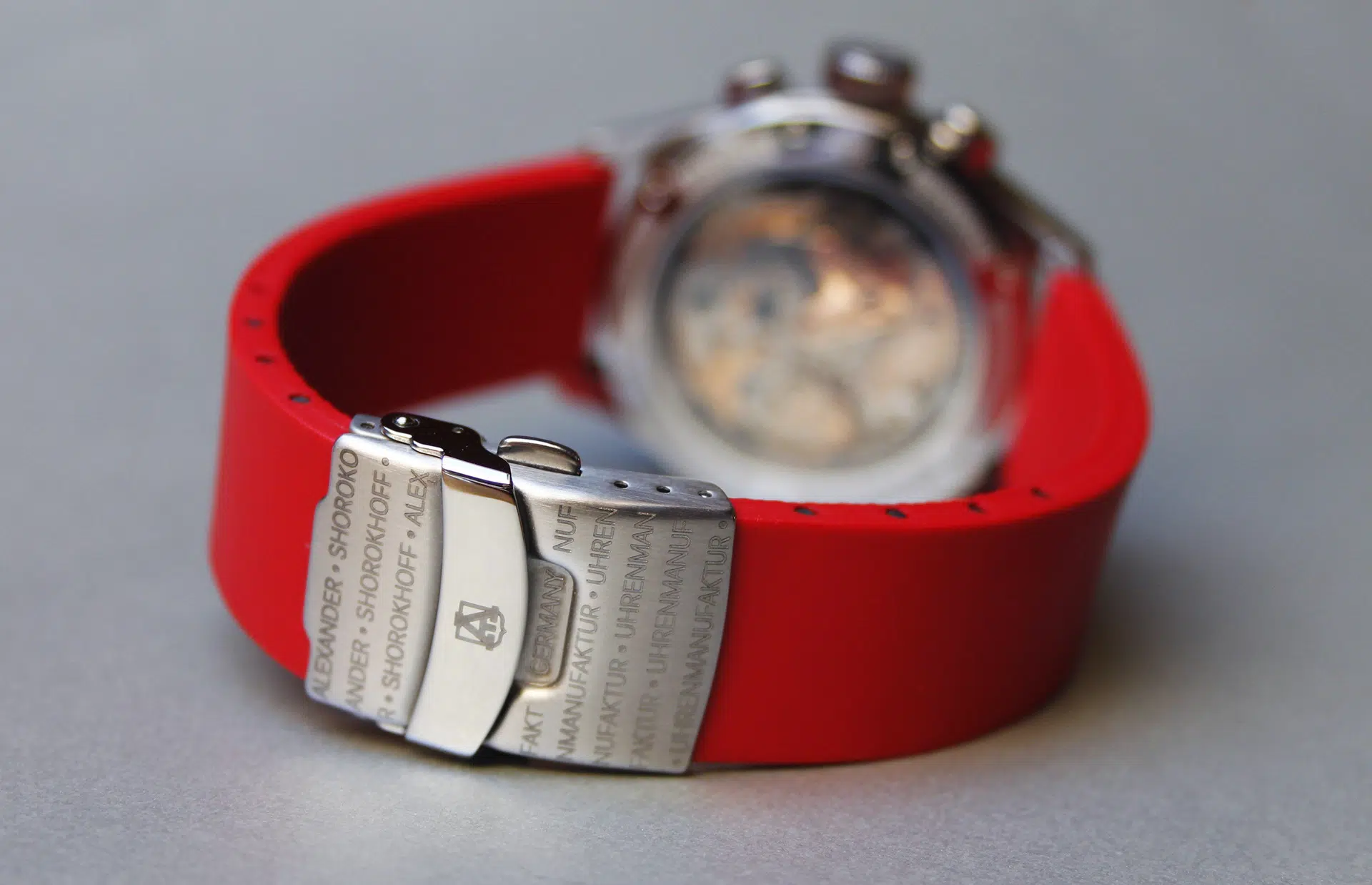 Bracelet en caoutchouc rouge – Image 2